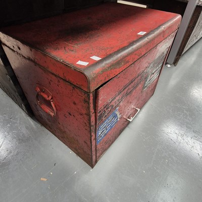 Lot 193 - A large vintage steel tool chest