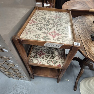 Lot 200 - A tea trolley H 79cm W 54cm D 90cm