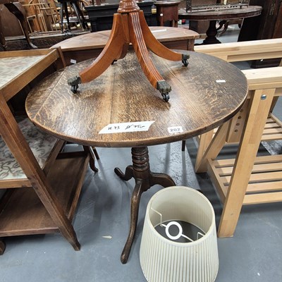 Lot 202 - A 19th century oak tripod table H 73cm Ø 75cm