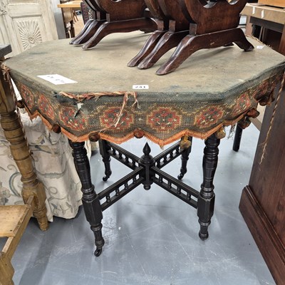 Lot 241 - A Victorian Gypsy table H 70cm Ø 77cm