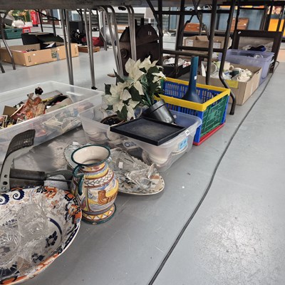 Lot 759 - A large selection of various china and...