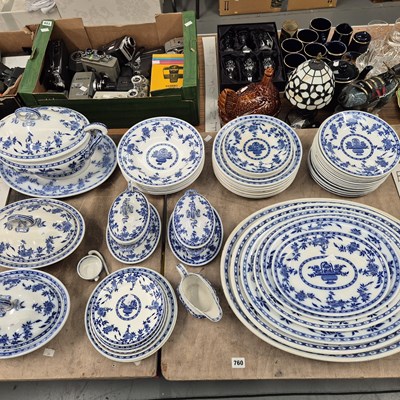 Lot 760 - An extensive Victorian blue and white dinner...