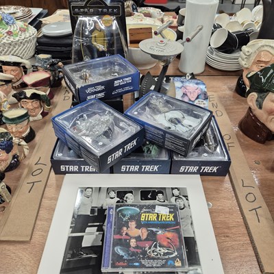 Lot 793 - A quantity of Star Trek collectables