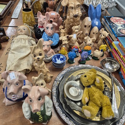 Lot 822 - A good mixed collection to include a set of...