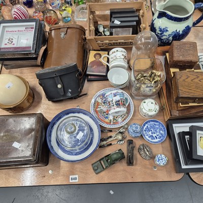 Lot 840 - Decorative china and glass, an icon, chess...