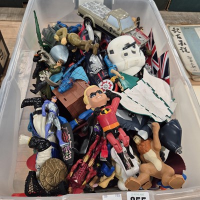 Lot 855 - A box of vintage children's toys