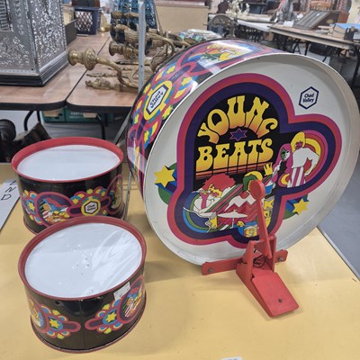 Lot 867 - A vintage Chad Valley Young Beats drum set