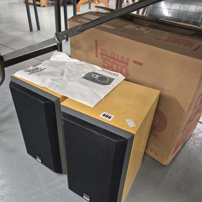 Lot 886 - A pair of B & W 500 speakers