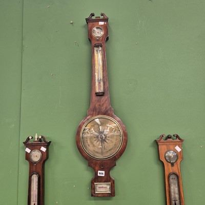 Lot 906 - An early 19th century banjo barometer signed...