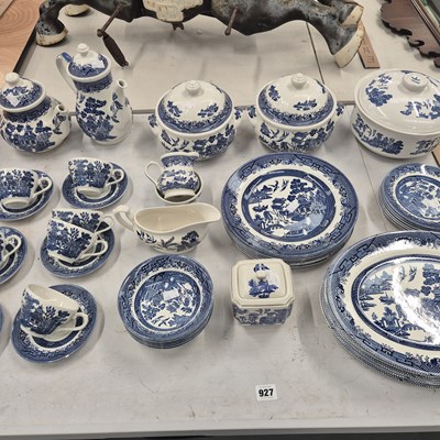 Lot 927 - A group of blue and white dinner and tea wares