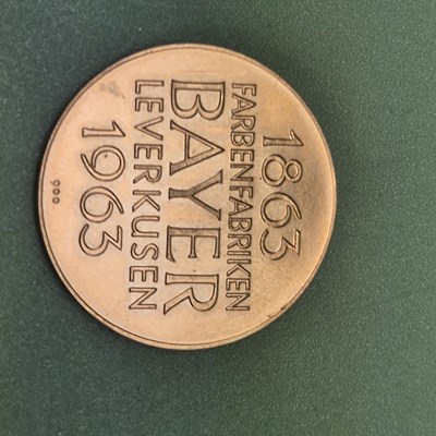 Lot 1094 - A commemorative gold medal from Farbenfabriken...