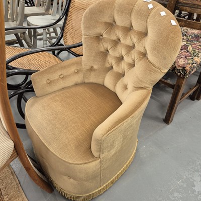 Lot 339 - A small button back chair.