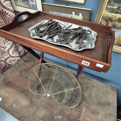 Lot 358 - A butler's tray, a quantity of iron keys and a...