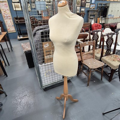 Lot 389 - A mannequin