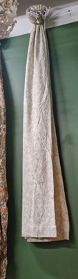 Lot 426 - A pair of curtains