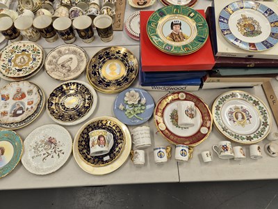 Lot 523 - Boxed royal and other collectors' plates,...