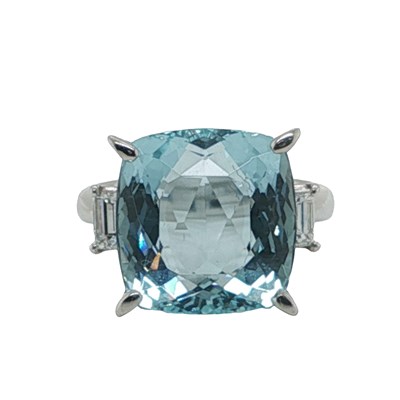 Lot 1093 - A Platinum ring set with a square cushion...