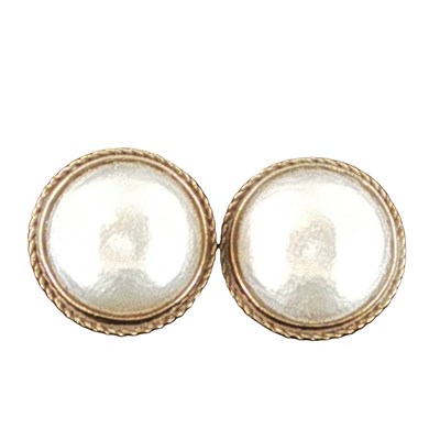 Lot 1110 - A pair of 9ct hallmarked gold and mabe pearl...