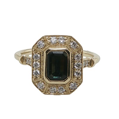 Lot 1118 - A 9ct yellow gold octagonal chamfered dress...