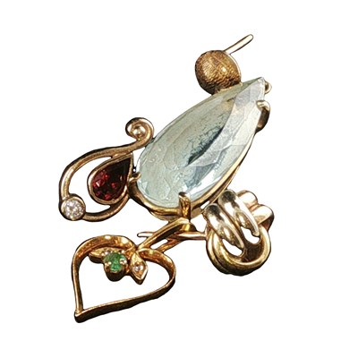 Lot 1123 - A small open-work heart pendant with emerald...