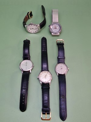 Lot 1129 - A collection of mostly vintage wrist watches,...