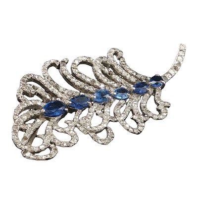 Lot 1142 - A silver leaf brooch/pendant set with pear...