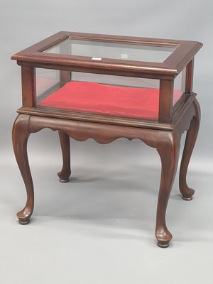 Lot 1335 - A 20th century glazed mahogany bijouterie...