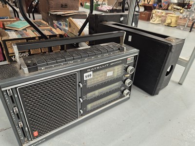 Lot 599 - A Grundig Satellit 2000 radio
