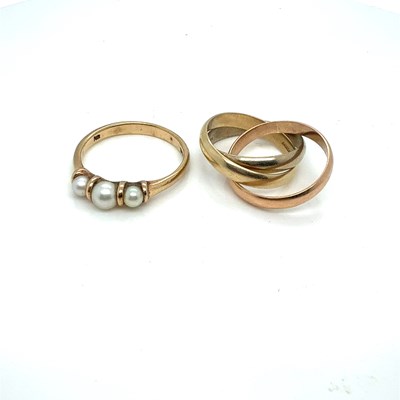 Lot 1164 - A vintage 9ct hallmarked gold three-stone...