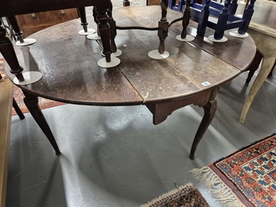 Lot 85 - A Georgain drop leaf table.