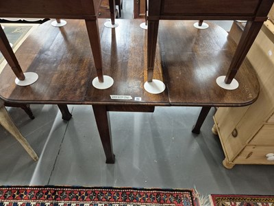 Lot 88 - An early 20th-century oak drop leaf dining...