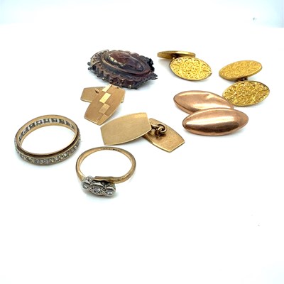 Lot 1175 - A three-stone diamond set ring, a full...