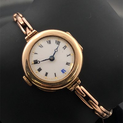 Lot 1181 - An antique 9ct hallmark gold (marks rubbed)...