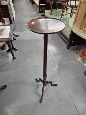 Lot 146 - A small mahogany tripod torchiere  H 110 Ø 41cm