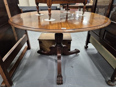 Lot 164 - A Victorian style breakfast table H 78 Ø 114cm