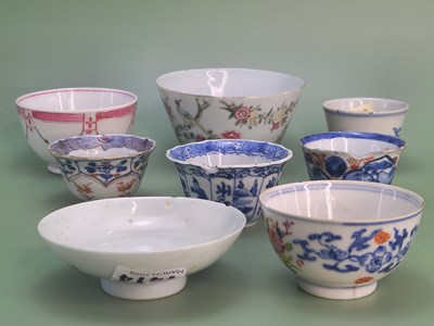 Lot 1414 - A Chinese famiile rose bowl and cover painted...