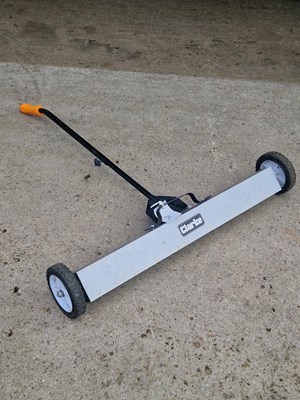 Lot 965 - A magnetic roller