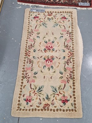 Lot 1475 - An oriental rug of Persian design 151 × 93cm,...