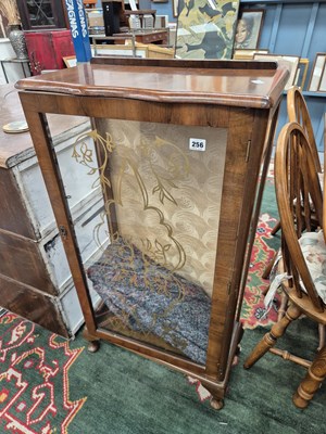 Lot 256 - A display cabinet H 108 W 58 D 29cm