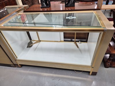 Lot 271 - A good quality jewellery display counter  H 91...