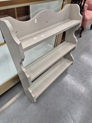 Lot 272 - A painted pine wall shelf H 84 W 77 D 17cm