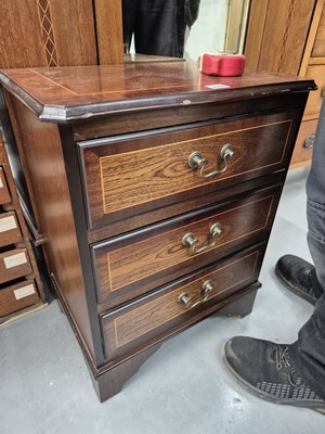 Lot 292 - A three drawer bedside chest H 59 W 47 D 33 cm