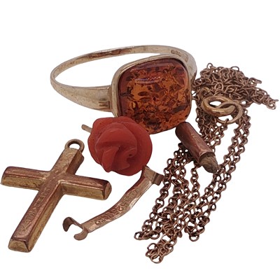 Lot 1193 - A 9ct hallmarked gold and amber ring, a small...