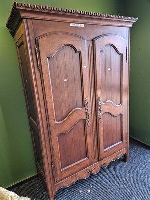 Lot 381 - A large French style armoire H 209 W 147 D 61cm