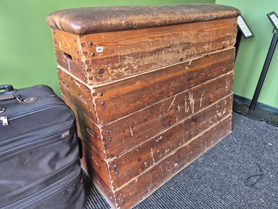 Lot 382 - A vintage vaulting horse