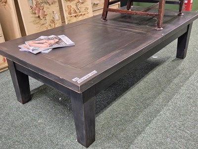 Lot 388 - A large coffee table H 51 W 180 D 90cm