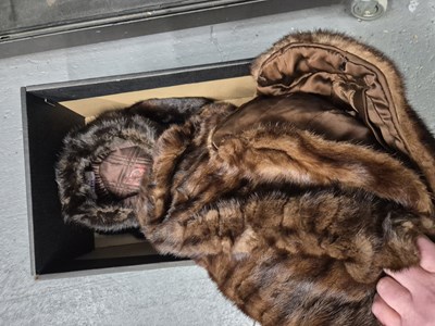 Lot 427 - Two mink shoulder capes and two fur hats