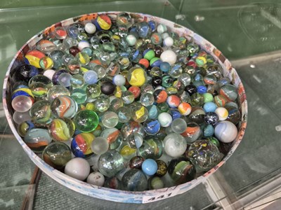 Lot 441 - A small collection of vintage glass marbles