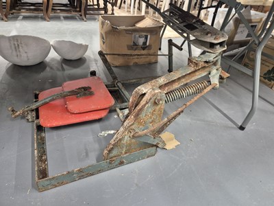 Lot 461 - A clay pigeon trap and nine boxes of clay pigeons