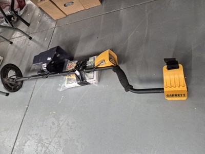 Lot 657 - A Garrett metal detector.